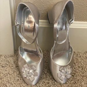 American Eagle Kids Silver Low Heels